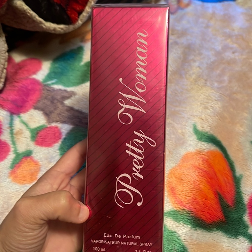 Secret plus perfume of Paris Women, this perfume smells good.